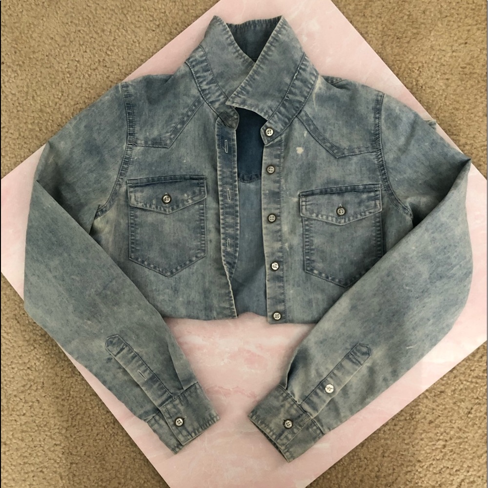 Size small jean jacket top! like new condition